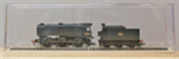 Clear acrylic case with wooden base for displaying your favourite locos. Case dimensions 13½ x 3 x 3¾in height and will contain almost any OO loco.