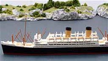 The Albatros 1:1250 scale AL-series includes waterline models of classic and modern merchant ships, all excellently detailed and well researched. 