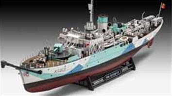 Revell plastic model ship kits in scales ranging from 1:125 to 1:200