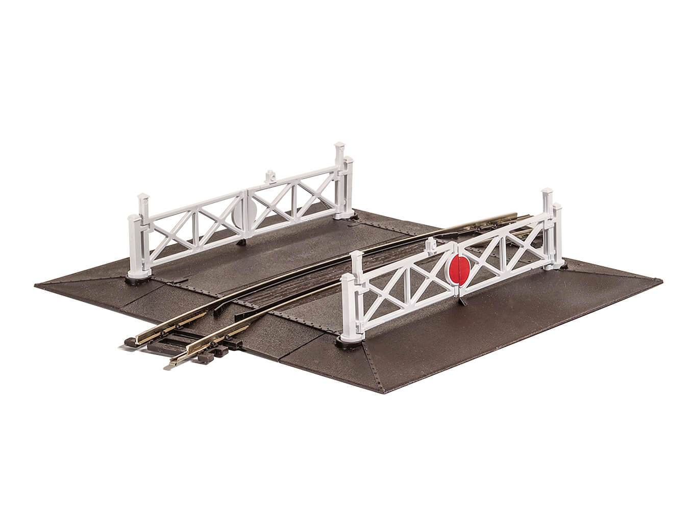 Peco OO Curved Level Crossing 2nd Radius Complete With Gates ST261