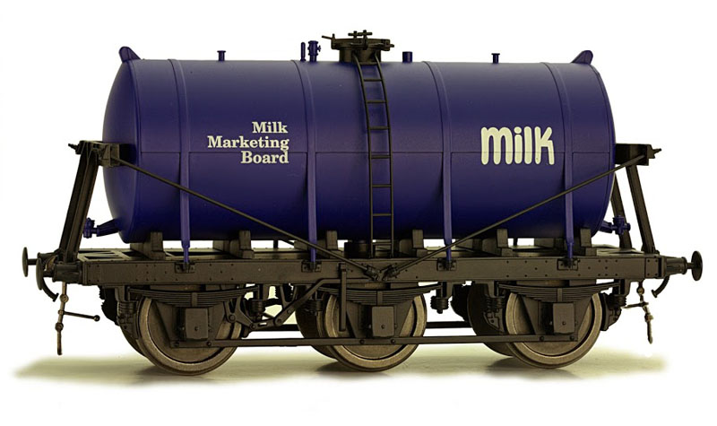 Dapol O Gauge MMB Milk Marketing Board 6 Wheel Milk Tank Blue Tank 7F ...