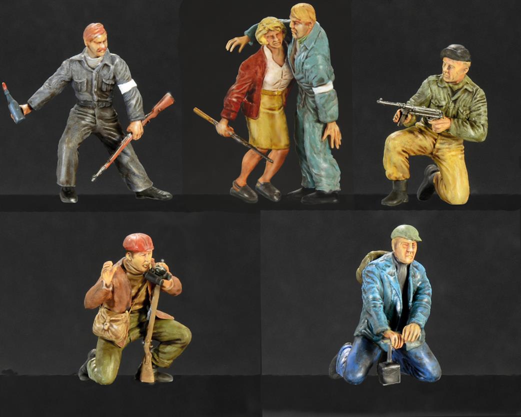 Italeri 6556S 1:35 Partisans - Faithful Replica, Model Making, Crafts,  Hobbies, Gluing, Plastic kit, Assembly, Figure Set, unpainted