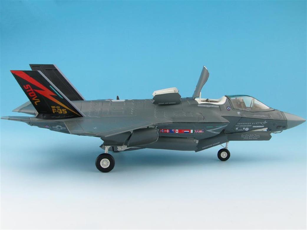 Hobby Master HA4609 Side