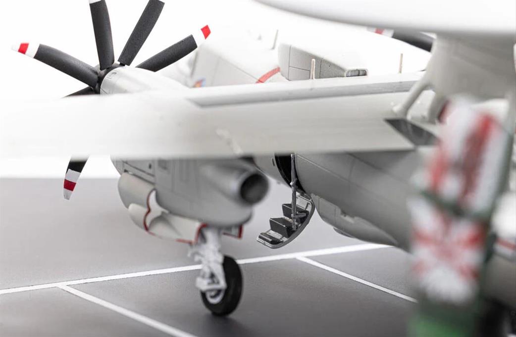 Heller 82300 E-2C Hawkeye