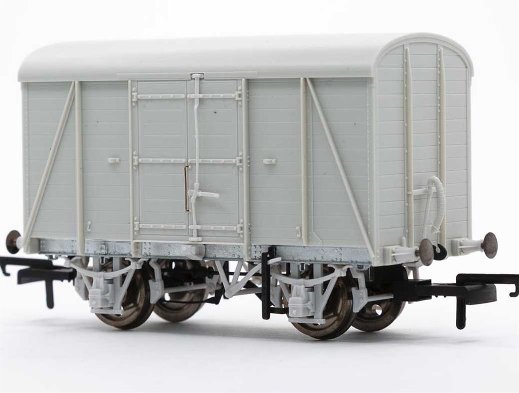 Accurascale OO gauge SR D1479 banana van