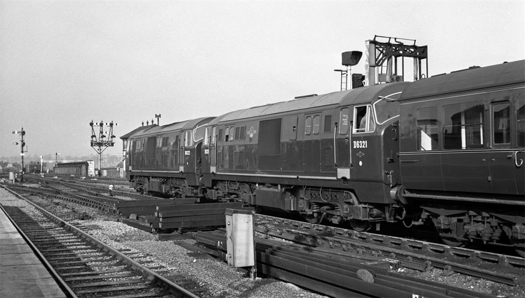 D6322 and D6321 entered service in April 1960