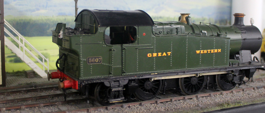 5607