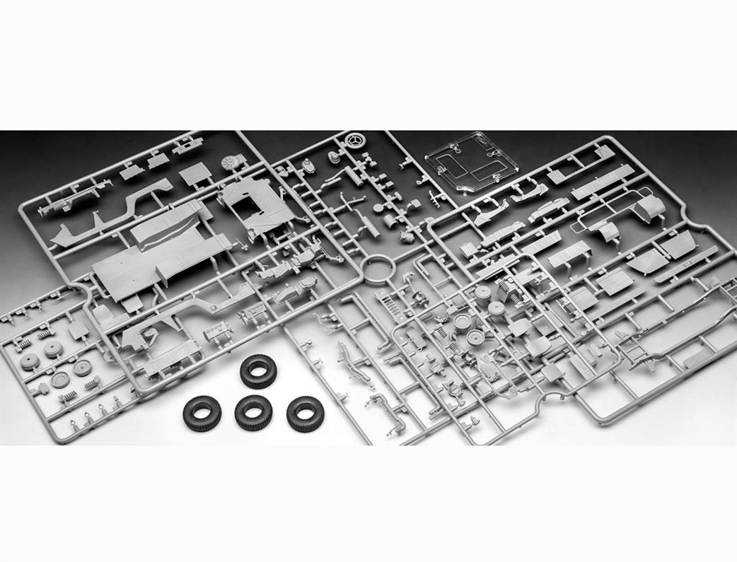 Revell 03366 HMMWV M1097A2 kit