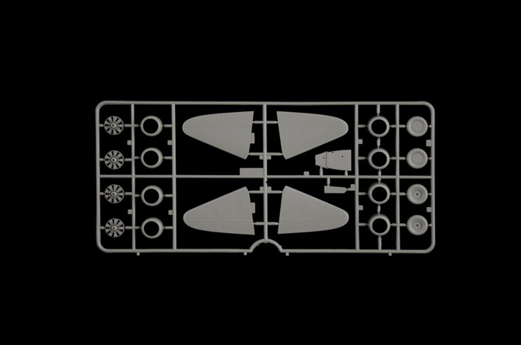 Italeri 1487 USAF B-17F Flying Fortress