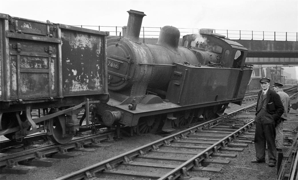 47616 has settled nicely into the four-foot although the 16T mineral wagon in front of it is still on the track