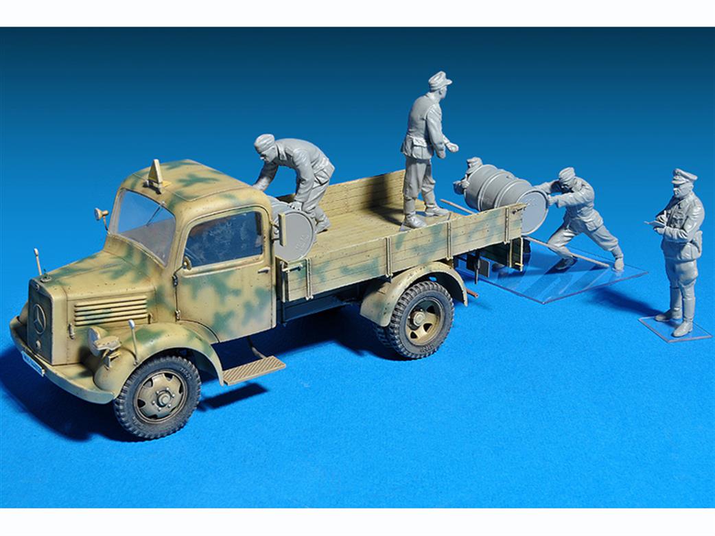 Mini Art 35150 With Figures