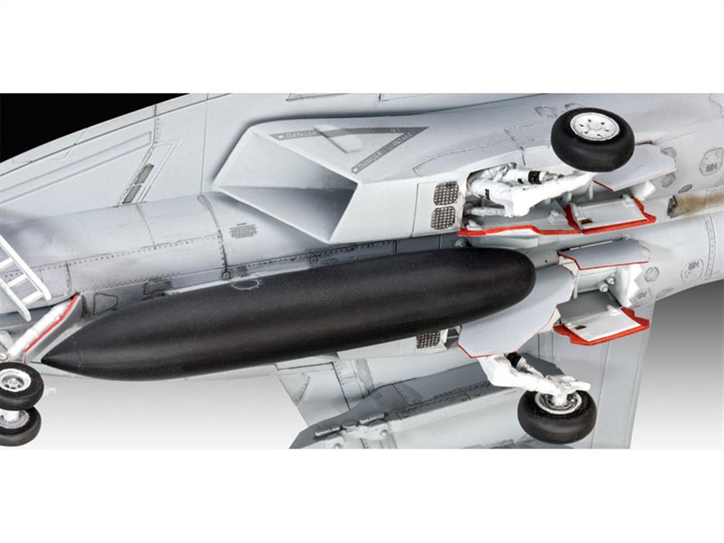 Revell 05677 F-18 Belly