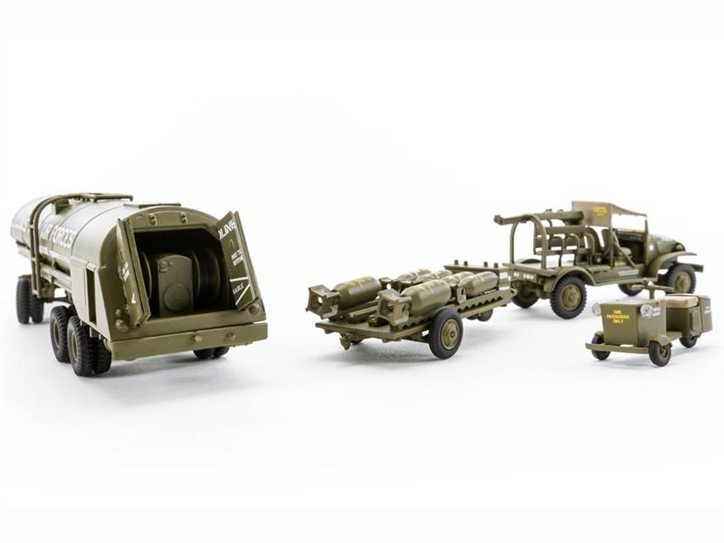 Airfix A12010 Re Supply Vehicles 3