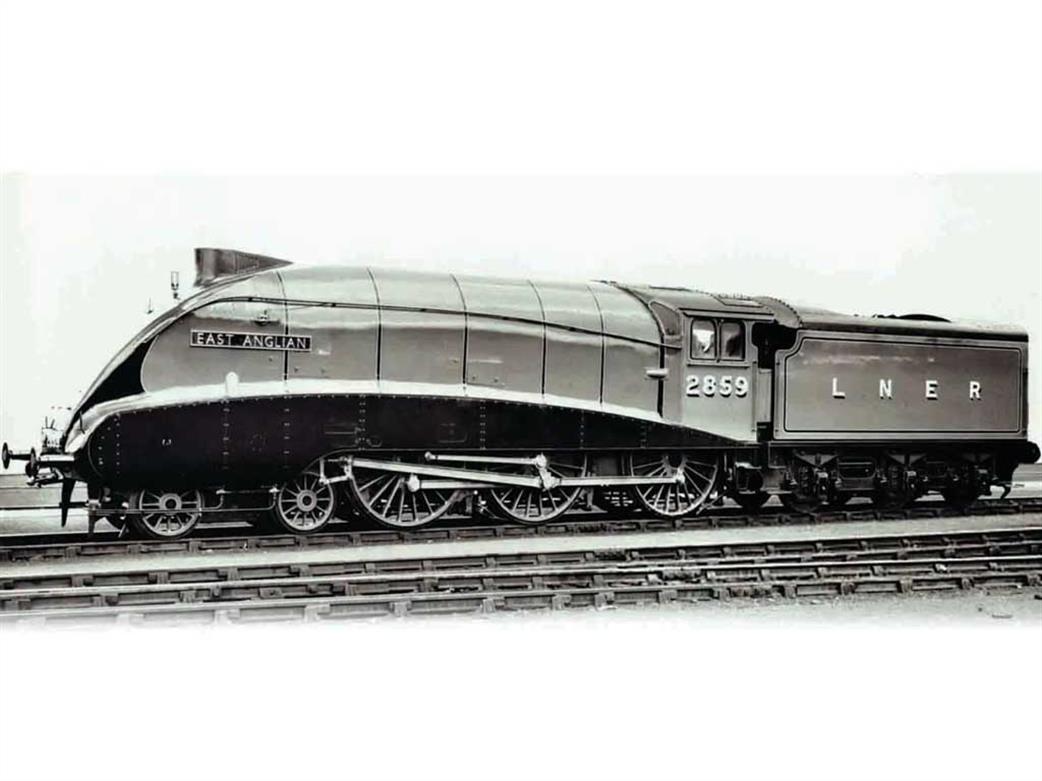 LNER B17/5 streamlined 4-6-0 Sandringham