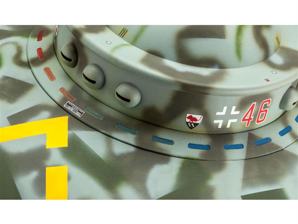 Saucer Side Detail