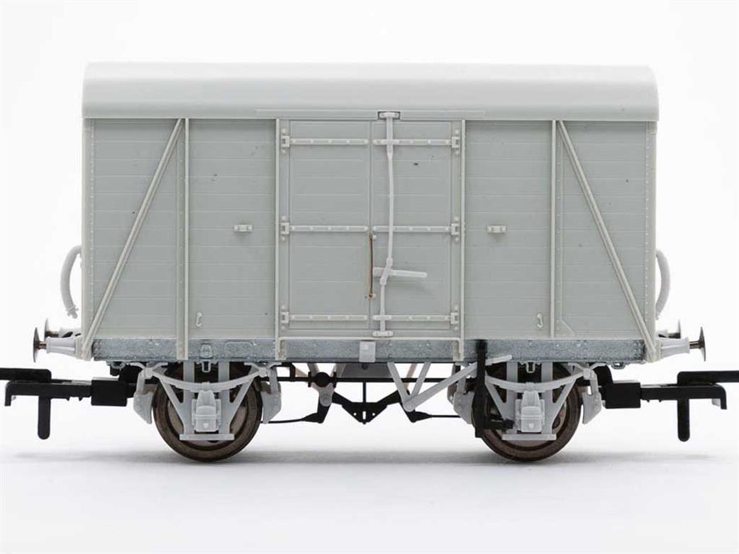 Accurascale OO gauge SR D1479 banana van