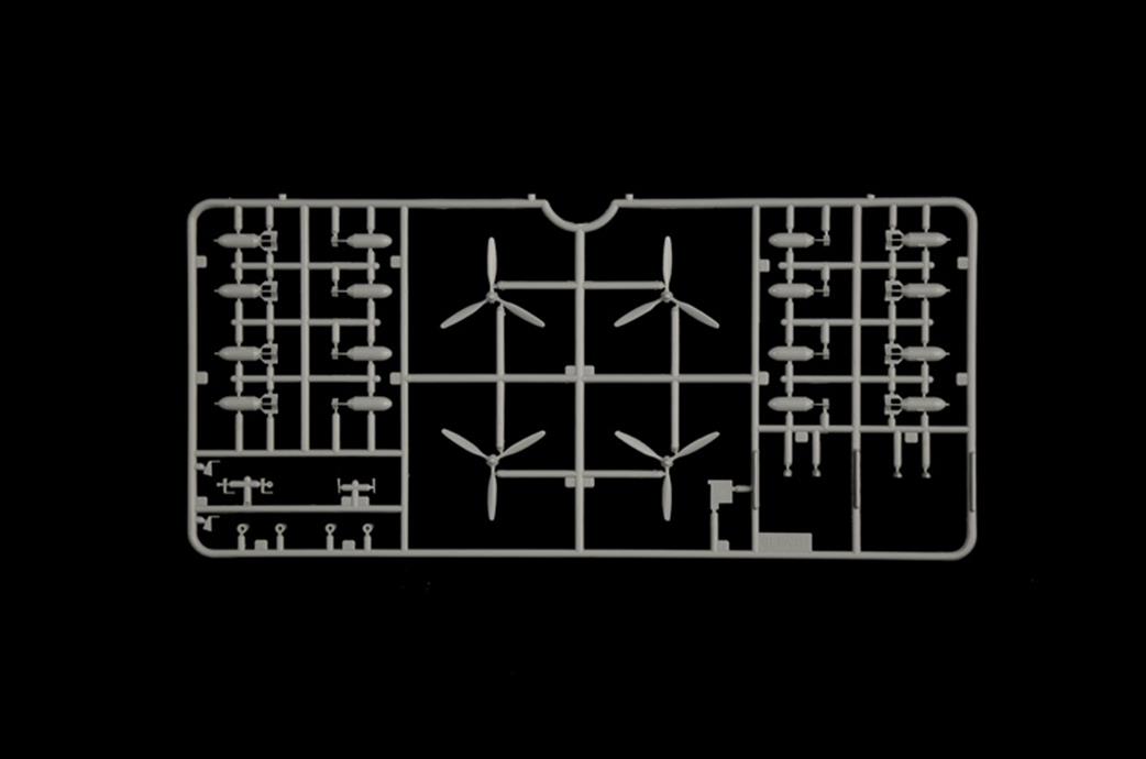 Italeri 1487 USAF B-17F Flying Fortress
