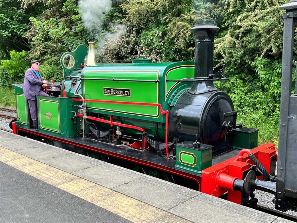 Rapido Trains OO gauge Manning Wardle L class 0-6-0ST Sir Berkeley