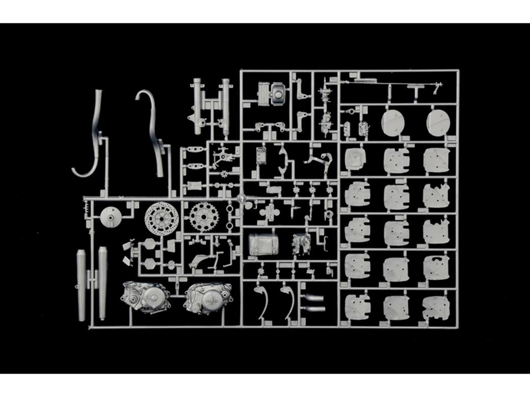 Italeri 4642 Sprue 2