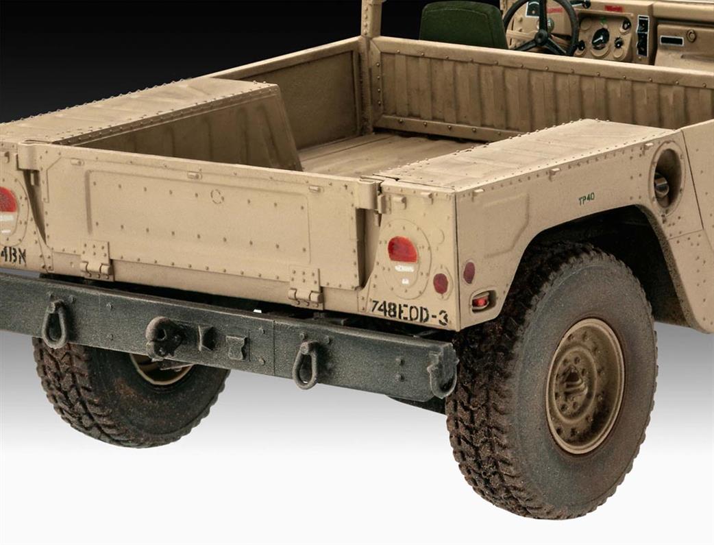 Revell 03366 HMMWV M1097A2 kit