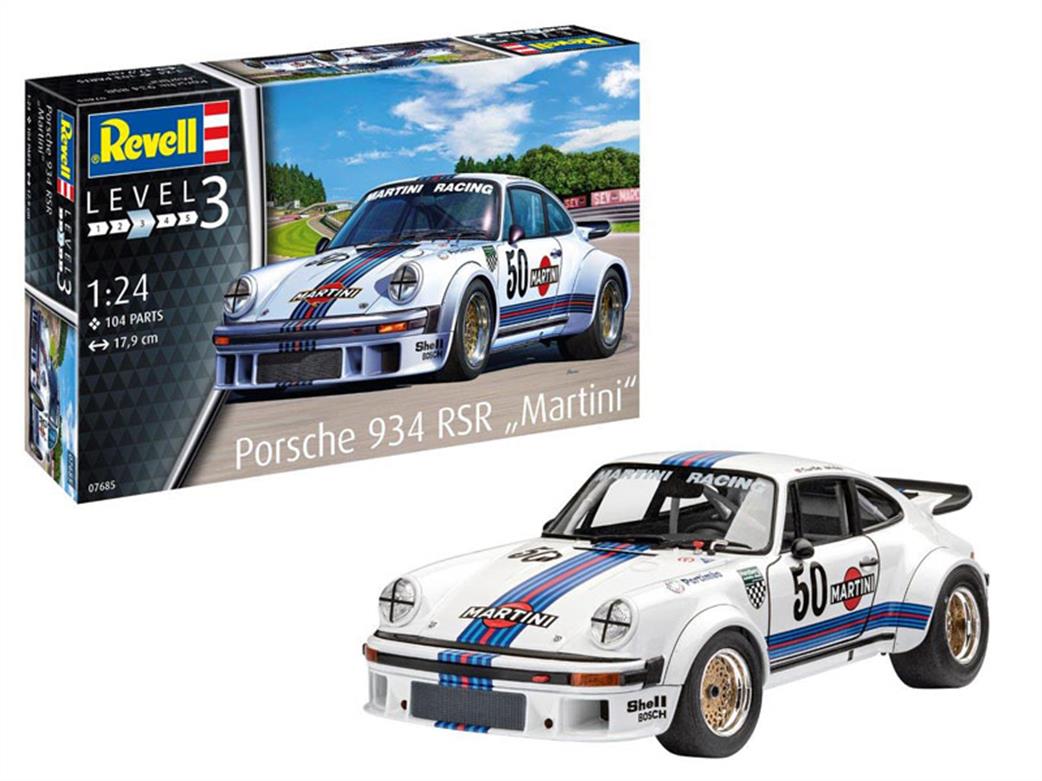 Revell 67685 Model & Box