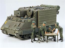 The model makes up into the command post car which also includes 5 realistic figures