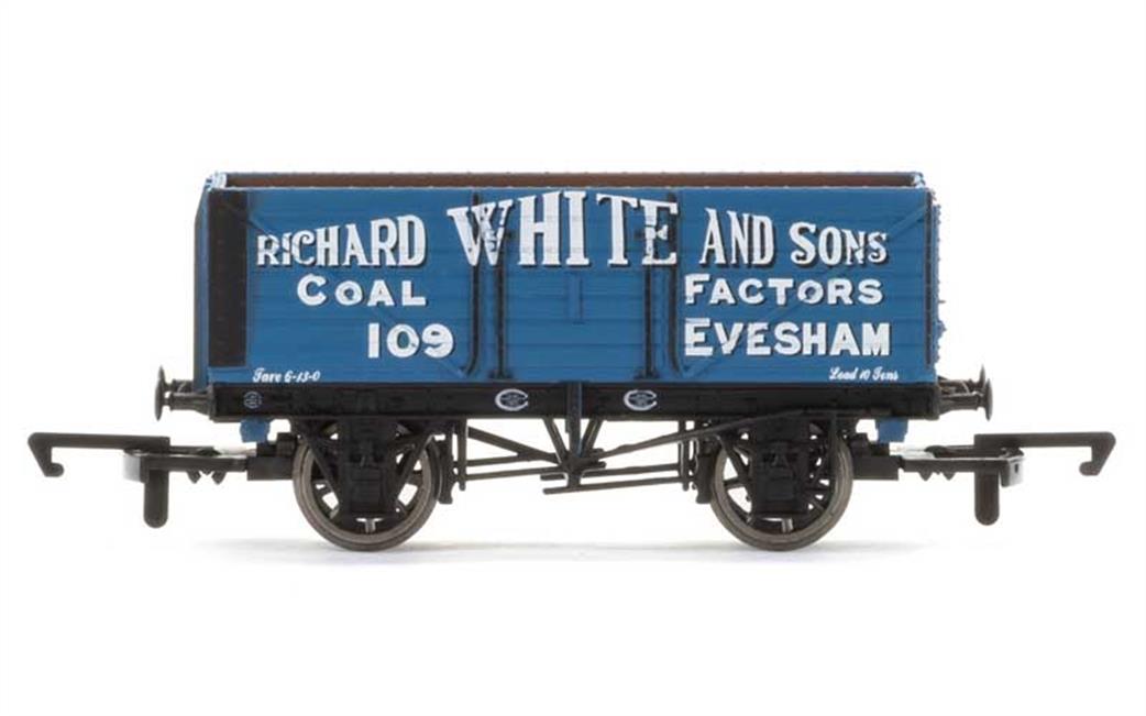 Hornby R6757 Richard White & Sons, Evesham 7 Plank Open Wagon OO