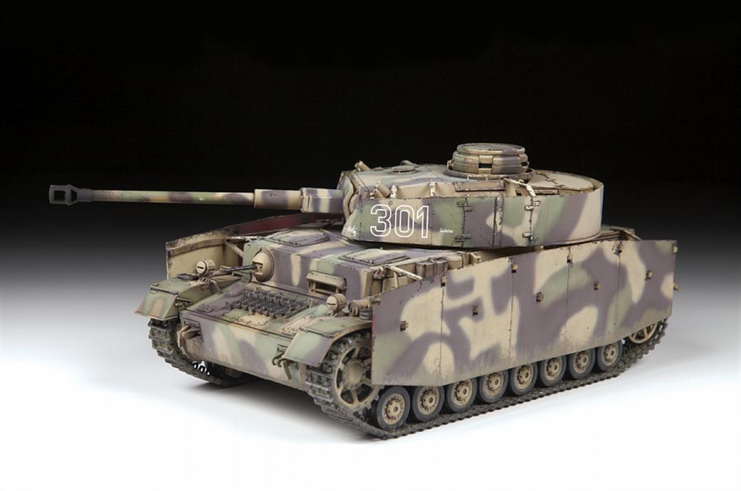 Zvezda 1/35 3674 German Panzer IV Ausf G Tank Kit
