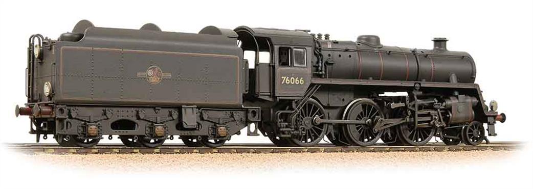 Bachmann OO 32-956 BR 76066 Standard Class 4MT 2-6-0 BR Lined Black Late Crest