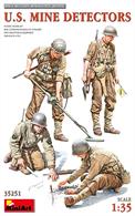 Miniart 35251 U.S Soldiers mine detecting Unassembled Plastic Model Kit.Box Contains Models of four Figures with Infantry Weapons and Equipment