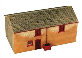 Scenecraft 44-160 00 Gauge Wanborough Barn - PendonA detailed ready painted resin cast replica of the&nbsp;Wanborough barn&nbsp;model on the Pendon Vale of the White Horse layout.141mm x 75mm x 73mm