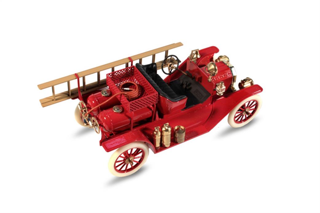 ICM 1/24 24017 Model T 1914 Fire Truck with 2 Crew Figures