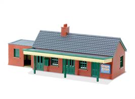 The pre coloured parts of this plastic kit can be assembled in a number of ways; further kits can be combined to make a larger structure if required.Quick and easy to assemble, this brick finished station building looks very attractive on any layout. Any other brick buildings from the Peco range will match this style. 168mm x 51mm