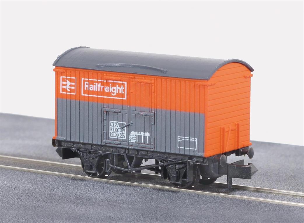 Peco N NR-42R Wagon Box Van Railfreight
