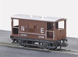 A nice model of the standard design goods train guards brake vans built by the LNER in the pre-WW2 period.Many of these vans were still to be found in service in the early BR era, though steadily being replaced by the longer wheelbase BR brake vans.All Peco wagons feature free running wheels in pin point axles. The ELC coupling, whilst compatible with the standard N gauge couplings, keeps a realistic distance between the vehicles and enables the PL-25 electro magnetic decoupler to be used for remote uncoupling.