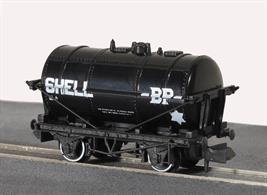 Shell and BP operated their rail wagons as a combined fleet until the 1960s. This wagon represents a wagon for 'class B' products which were not highly flammable, mostly heavy fuel oils and bitumen.