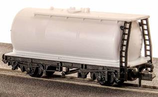 1960s era 45-tonne glw oil tank wagon kit. Ideal for making up rakes of these oil tank wagons in the plain liveries of the later 1970s and 80s, or in the dirty black colour many of the wagons in heavy oil service wore.These wagon and van kits are very quick and easy to assemble. Consisting of a one-piece pre coloured body moulding, chassis, chassis weight, wheels and couplings, they are essentially unpainted, unassembled versions of our famous ready to run range.