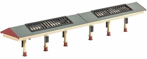Apex canopy with valancing, stanchions and girders. The glazed sections can be placed at will. Although typical of GWR designs, this canopy can be used for almost any railway company. Supplied with some pre-coloured parts although painting and/or weathering can add realism; glue is required to complete this model. Footprint: 200mm x 43mm