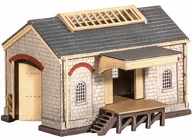 This kit represents a typical Goods Shed, essential to most railway stations for the storage and transfer of dry goods to road vehicles for distribution. The Peco range of wagon loads (e.g. NR-203 Timber Loads) for 10 and 15 ft. wagons provide realistic deliveries. Supplied with some pre-coloured parts, painting and/or weathering can add realism; glue is required to complete this model. Footprint 90mm x 70mm