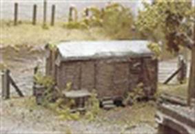 Usually used for storage around the station or goods yard, they often can be found being used as sheds or on farmland. Clutter included; supplied with pre-coloured parts although painting and/or weathering can add realism; glue is required to complete this model. Footprint 176mm x 90mm