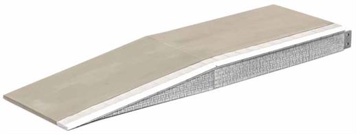 Stone edged platform with brick support will make up various combinations of platform; glue and paints required to complete model. See also Modelscene Station Staff 5059, Passengers Standing Sets A and B 5057 and 5058. Footprint: 480mm x 92mm