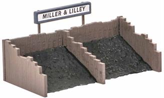 Suitable for extending the Coal Depot (Ref 532) or as a stand alone item. The Ratio 526 Coal Sacks kit and Peco Scene Real Coal Refs PS-330,1 and 2 can provide extra detailing. Glue and paints required to complete model. Footprint: 75mm x 32mm
