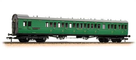 Highly detailed model of the South Eastern &amp; Chatham Railway (SECR) 60-feet length passenger stock featuring raised, glazed lookouts in the roof over the guard's compartment referred to as a birdcage lookout due to the similarity to an aviary enclosure.Lavatory brake third class coach finished in the later SR malachite green livery. Era 4 1922-1948