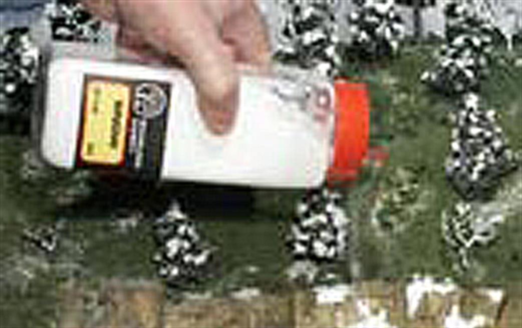 Woodland Scenics  SN140 Soft Flake Snow 30oz Shaker Bottle