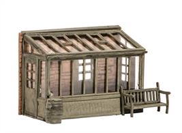 Add a conservatory to a property on your layout. Supplied with pre-coloured parts although painting and/or weathering can add realism; glue is required to complete this model. Footprint: 55mm x 33mm
