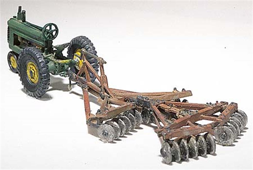Woodland Scenics HO D207 Disc And Tractor 1938-46 White Metal Kit