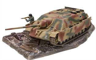 Discover the detailed model kit of the Jagdpanzer IV L/70, a fearsome war machine from the Second World War. With a scale of 1:76 and 83 parts, this kit is ideal for advanced model builders (level 4). The kit measures 112 mm in length, 39 mm in width and 25 mm in height, making it an impressive display piece. This model kit not only offers an authentic replica of the feared tank destroyer, which was in service from August 1944, but also provides a deep insight into the military engineering skills of this era.