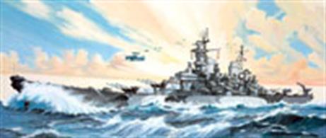 Revell 1/535 USS Missouri WW2 Battleship Kit 05092Length 502 mm    Number of     Parts 75    Skill Level 3 Glue and paints are required to assemble and complete the model (not included)