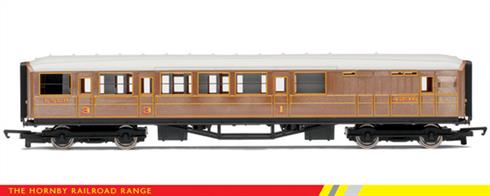 Hornby Railroad R4333 OO Gauge LNER Teak Brake CoachThe Hornby Railroad&nbsp;teak liveried LNER&nbsp;coaches match the models supplied with the Flying Scotman train sets.Brake coaches with luggage space, an office for the guard and compartments for third class passengers were normally located at the ends of the train. Addtional brake coaches were added if the train was divided en-route to provide a direct service to&nbsp;several destinations.