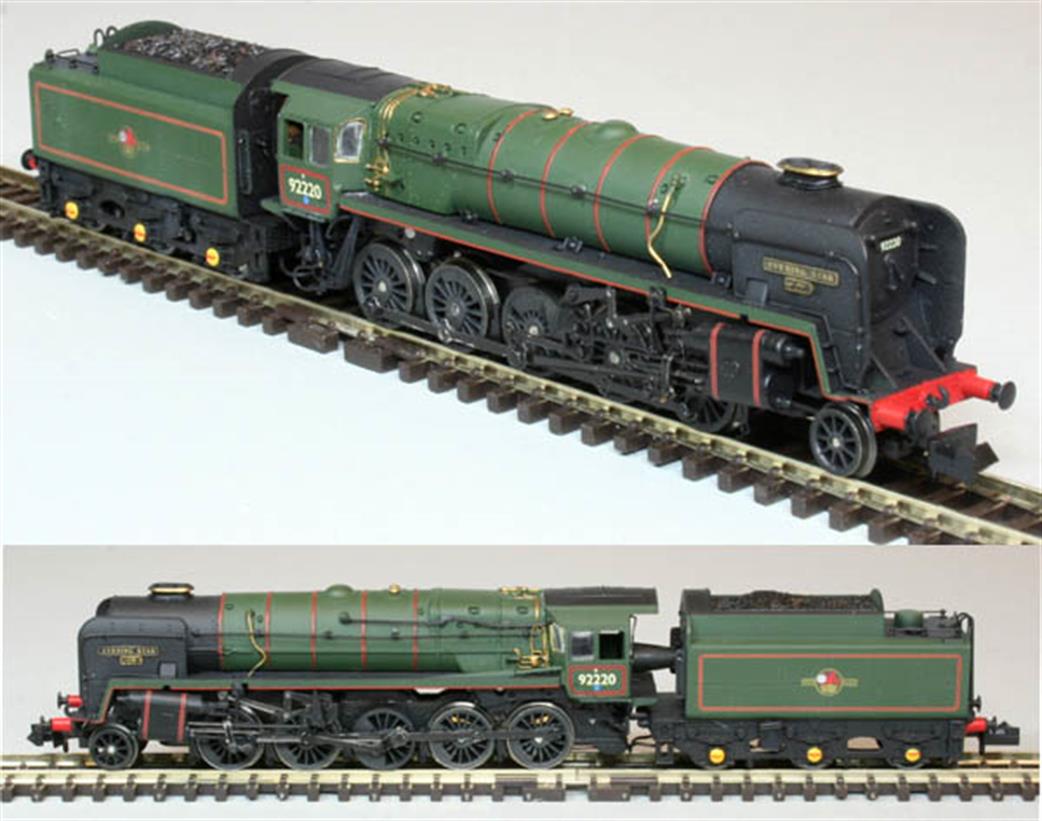 Dapol 2S-013-010 Pines Express Train Pack BR 9F 2-10-0 92220 Evening Star 4 Gresley Maroon Coaches N